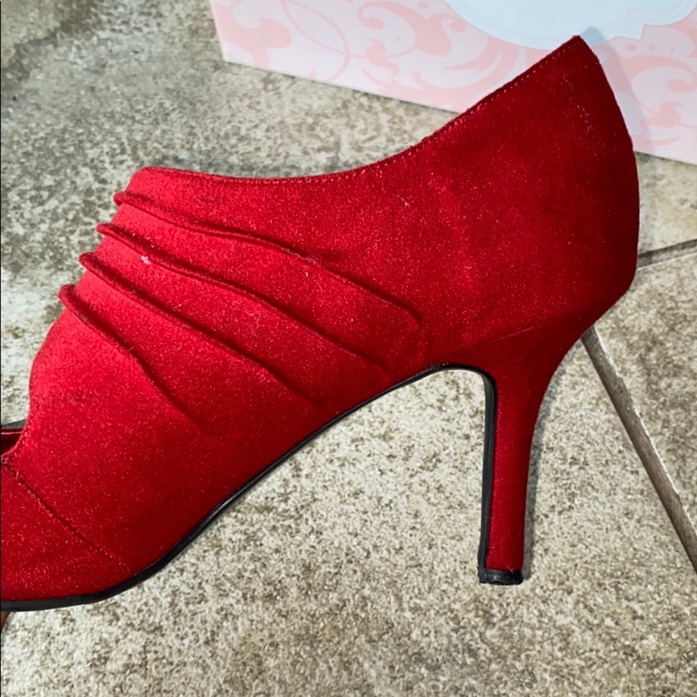 Heels - Picture 3 of 6